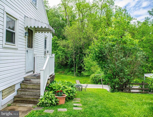 125 MANCHESTER ST, Glen Rock, PA 17327