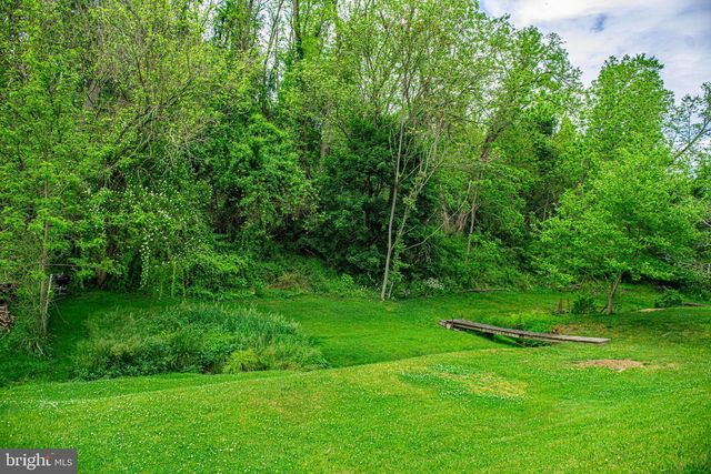 125 MANCHESTER ST, Glen Rock, PA 17327