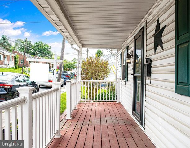 125 MANCHESTER ST, Glen Rock, PA 17327