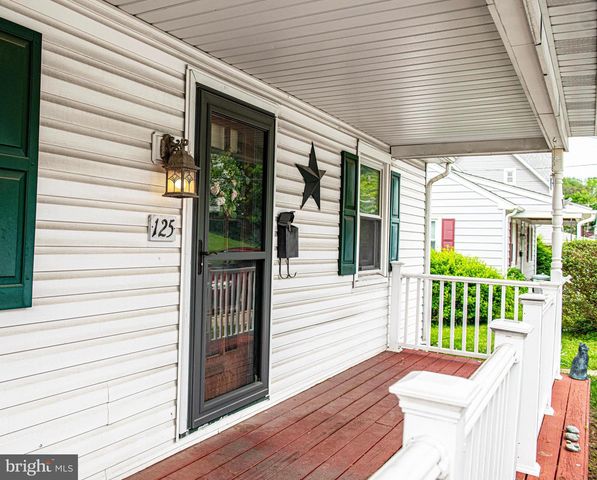 125 MANCHESTER ST, Glen Rock, PA 17327