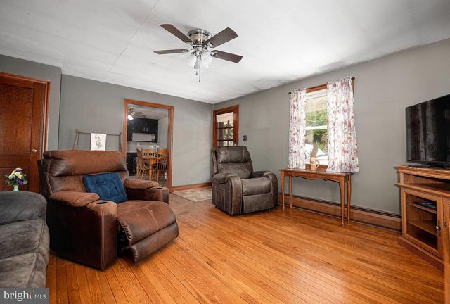 125 MANCHESTER ST, Glen Rock, PA 17327