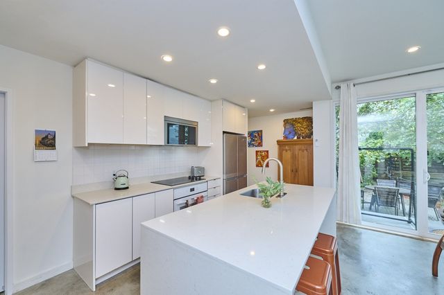 66 Catherine St 66, Boston, MA 02131