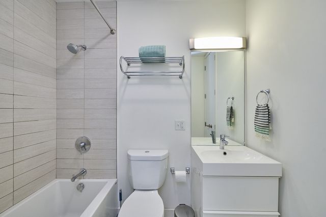 66 Catherine St 66, Boston, MA 02131