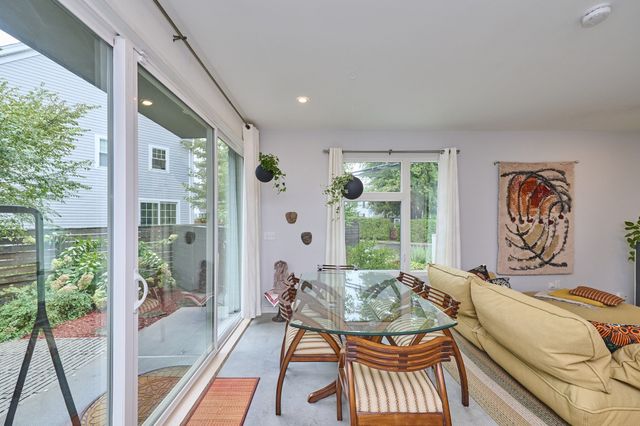 66 Catherine St 66, Boston, MA 02131