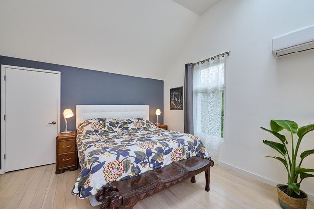 66 Catherine St 66, Boston, MA 02131