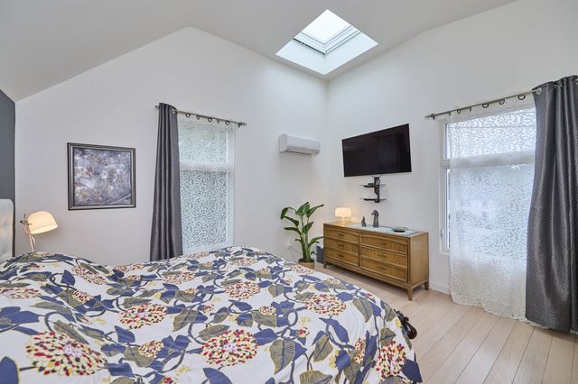66 Catherine St 66, Boston, MA 02131