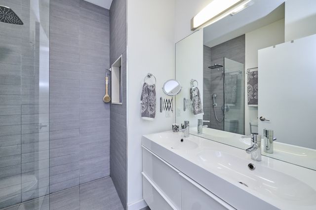 66 Catherine St 66, Boston, MA 02131