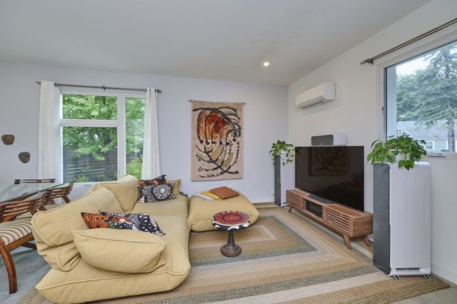 66 Catherine St 66, Boston, MA 02131