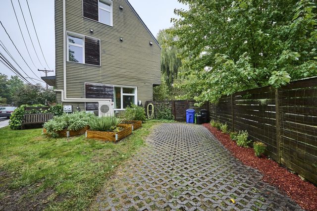 66 Catherine St 66, Boston, MA 02131