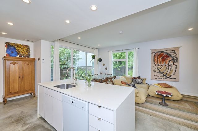 66 Catherine St 66, Boston, MA 02131