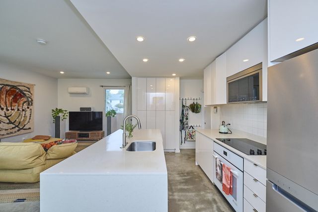 66 Catherine St 66, Boston, MA 02131