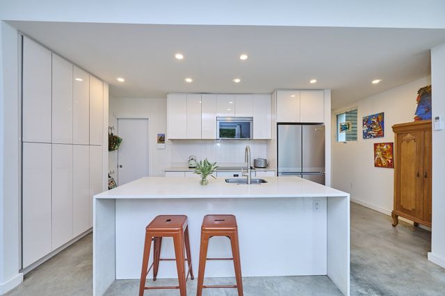 66 Catherine St 66, Boston, MA 02131
