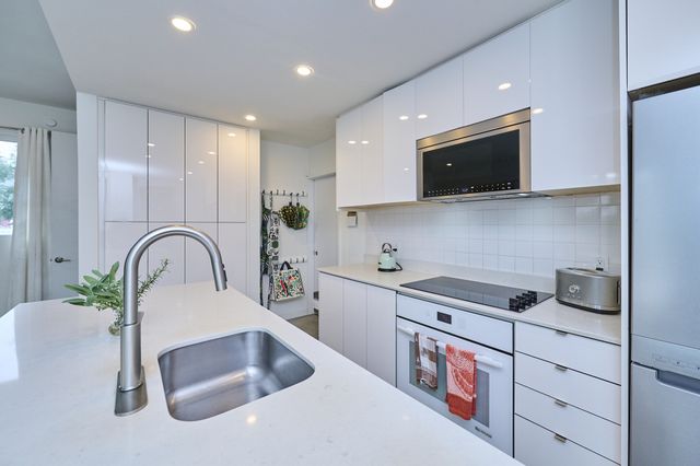 66 Catherine St 66, Boston, MA 02131