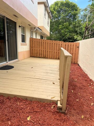 6651 Hidden Cove Drive, Davie, FL 33314