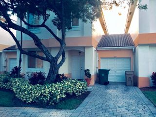 6651 Hidden Cove Drive, Davie, FL 33314