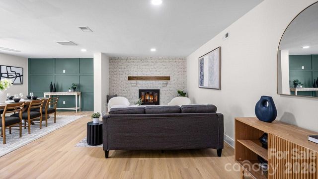 7234 Rollingridge Drive, Charlotte, NC 28211