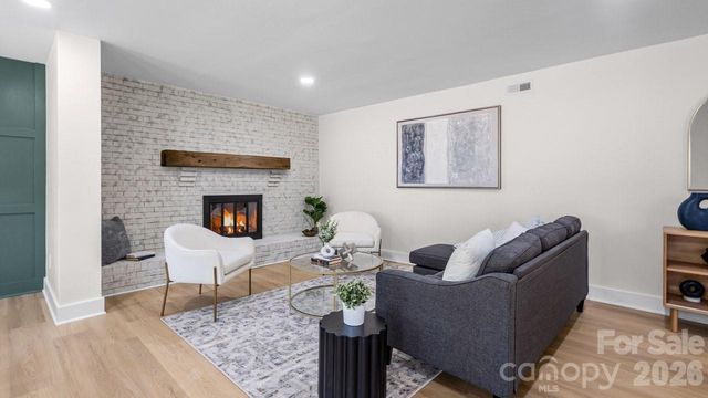 7234 Rollingridge Drive, Charlotte, NC 28211