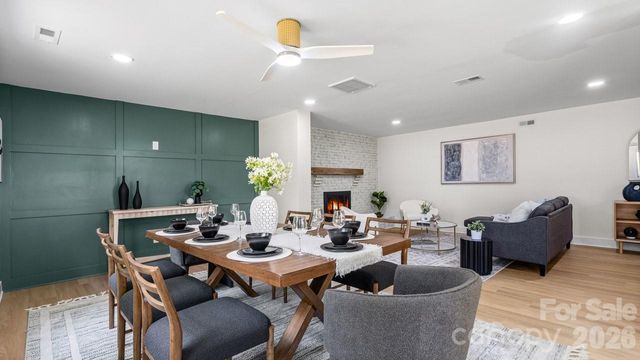 7234 Rollingridge Drive, Charlotte, NC 28211