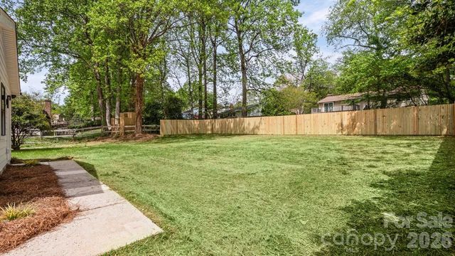 7234 Rollingridge Drive, Charlotte, NC 28211