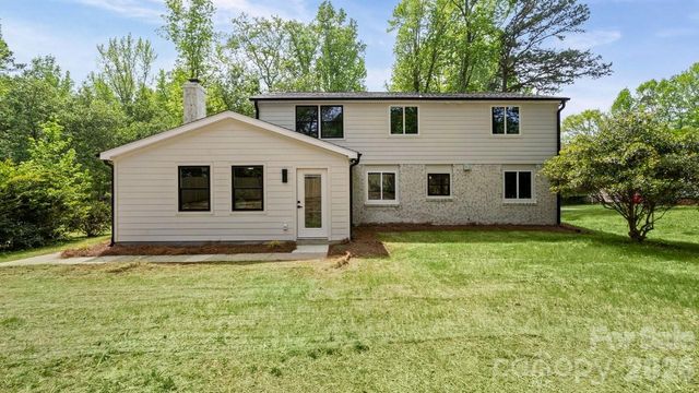 7234 Rollingridge Drive, Charlotte, NC 28211