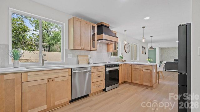 7234 Rollingridge Drive, Charlotte, NC 28211