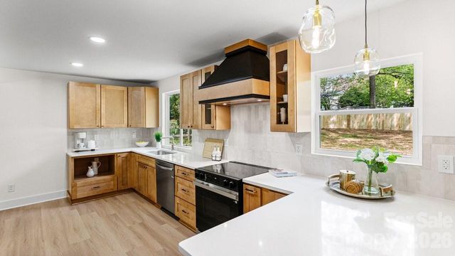 7234 Rollingridge Drive, Charlotte, NC 28211