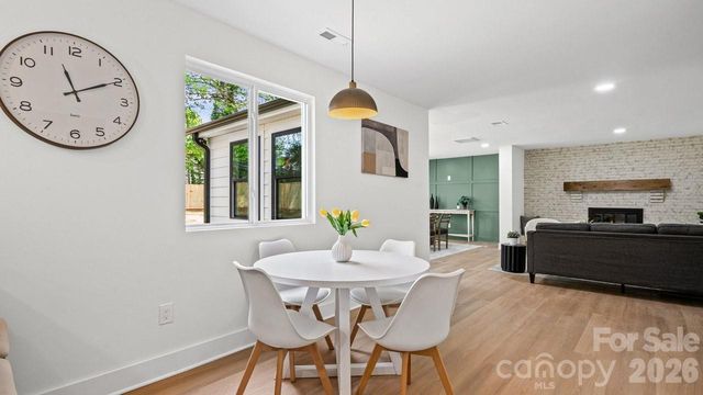 7234 Rollingridge Drive, Charlotte, NC 28211