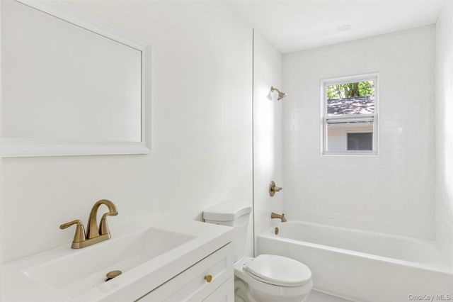 43 Grand Avenue, Shirley, NY 11967