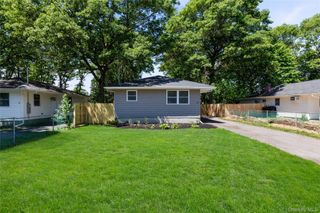 43 Grand Avenue, Shirley, NY 11967