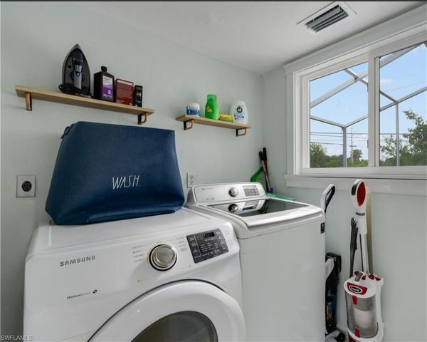 9214 Kincaid CT, Sanibel, FL 33957