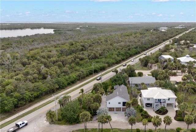 9214 Kincaid CT, Sanibel, FL 33957