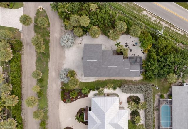 9214 Kincaid CT, Sanibel, FL 33957