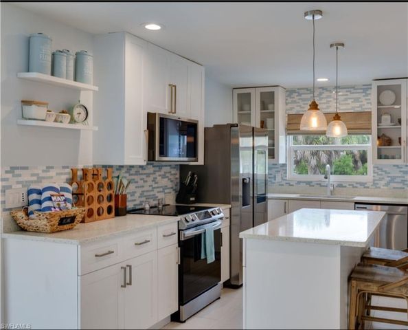 9214 Kincaid CT, Sanibel, FL 33957