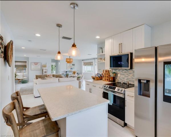 9214 Kincaid CT, Sanibel, FL 33957