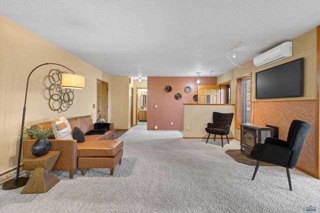 8558 DUNSMORE RD, Rapid City, SD 57702