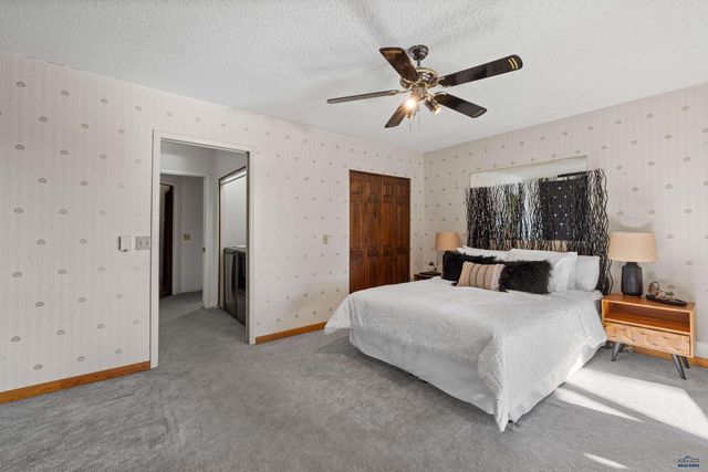 8558 DUNSMORE RD, Rapid City, SD 57702