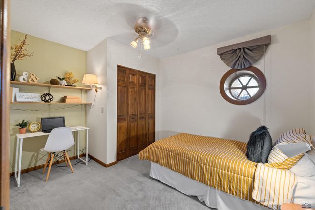 8558 DUNSMORE RD, Rapid City, SD 57702