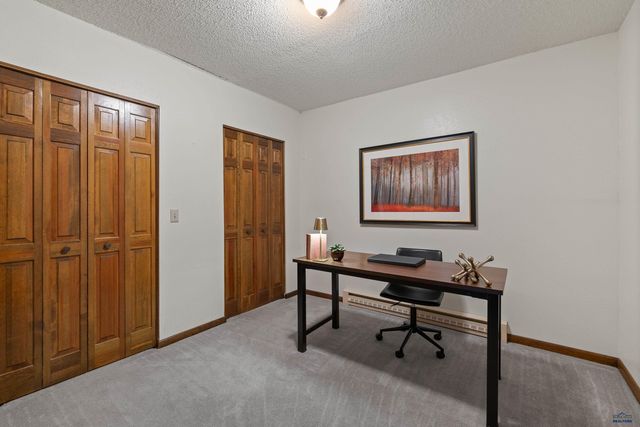 8558 DUNSMORE RD, Rapid City, SD 57702