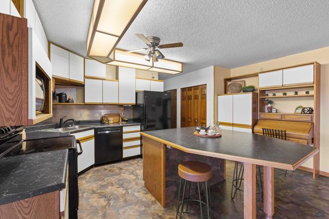 8558 DUNSMORE RD, Rapid City, SD 57702