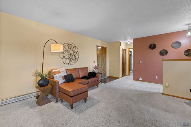 8558 DUNSMORE RD, Rapid City, SD 57702