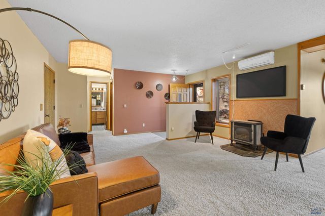 8558 DUNSMORE RD, Rapid City, SD 57702