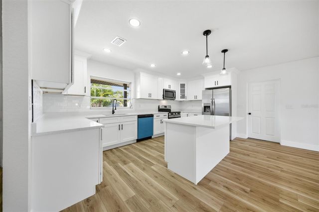 5112 11TH AVENUE W, Bradenton, FL 34209