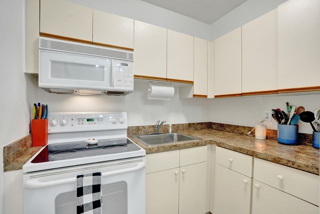 2461 NE 20th Avenue, Lighthouse Point, FL 33064