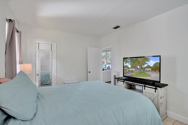 2461 NE 20th Avenue, Lighthouse Point, FL 33064