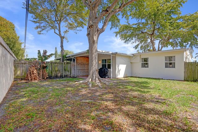 2461 NE 20th Avenue, Lighthouse Point, FL 33064