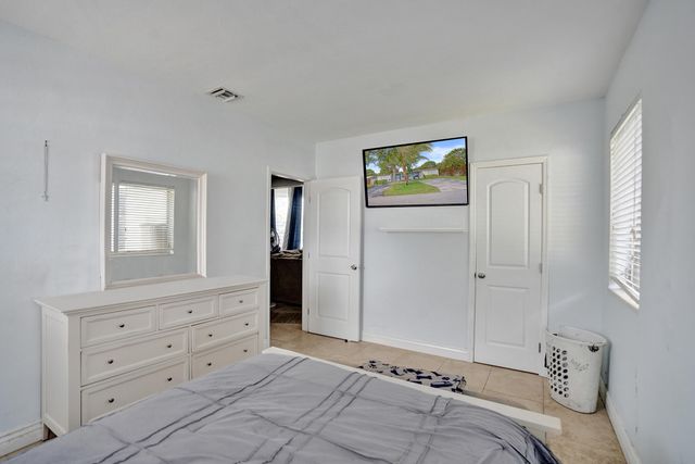 2461 NE 20th Avenue, Lighthouse Point, FL 33064