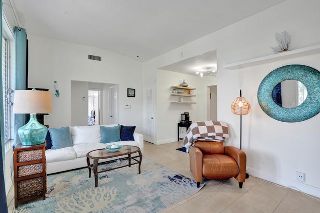 2461 NE 20th Avenue, Lighthouse Point, FL 33064