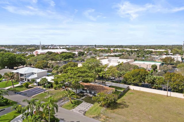 2461 NE 20th Avenue, Lighthouse Point, FL 33064