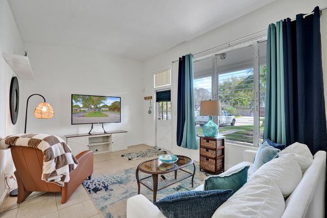 2461 NE 20th Avenue, Lighthouse Point, FL 33064