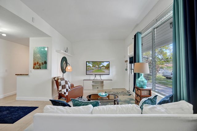 2461 NE 20th Avenue, Lighthouse Point, FL 33064